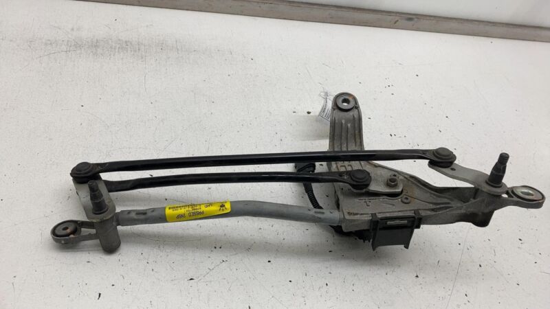 670007561 ⭕ 2017-2020 Maserati Levante Front Windshield Wiper Motor and Linkage 670007561