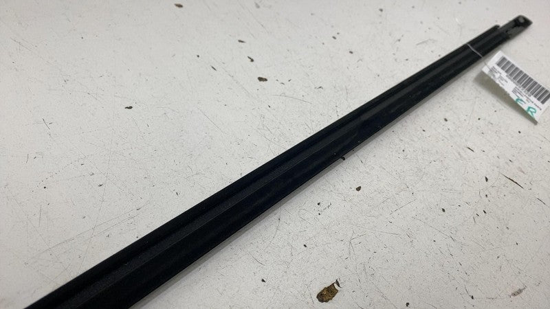 ⭕ 18-21 Lincoln Navigator Front Right Side Door Window Belt Molding Ch