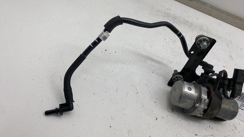 2019 BMW 530E G30 Hybrid Electric Brake Vacuum Pump Assembly 343368806