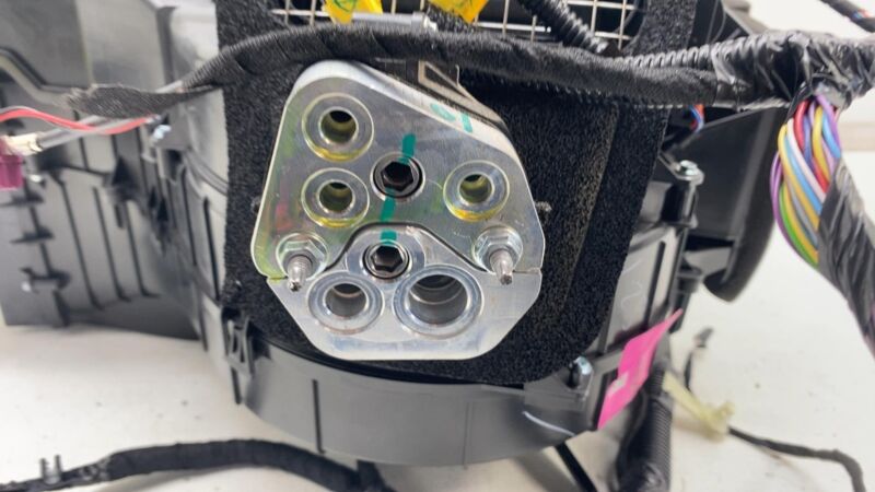 149471410I 2020-2024 Tesla Model Y HVAC A/C Air Heater Core Blower Motor Housing Box OEM