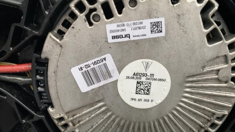 7P0 121 207 A 2011-2018 Porsche Cayenne Engine Radiator Cooling Fan Motor A/C Condenser Assy