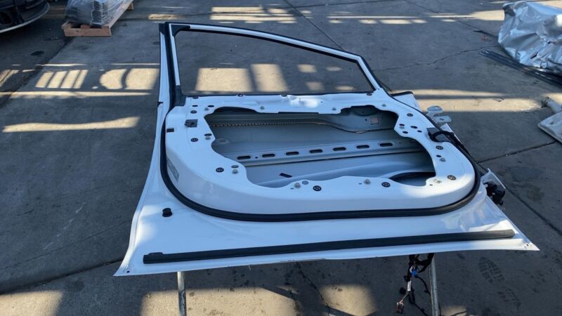 ⭕ 2017-2024 Chrysler Pacifica Front Driver Side Door Assembly Left LH White PW7