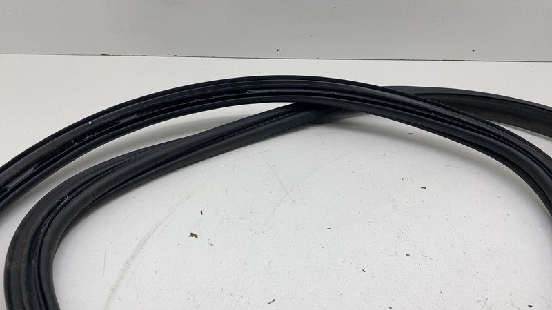 31662573 ⭕ 2021-2023 Polestar 2 Rear Trunk Tailgate Weatherstrip Rubber Seal OEM 31662573