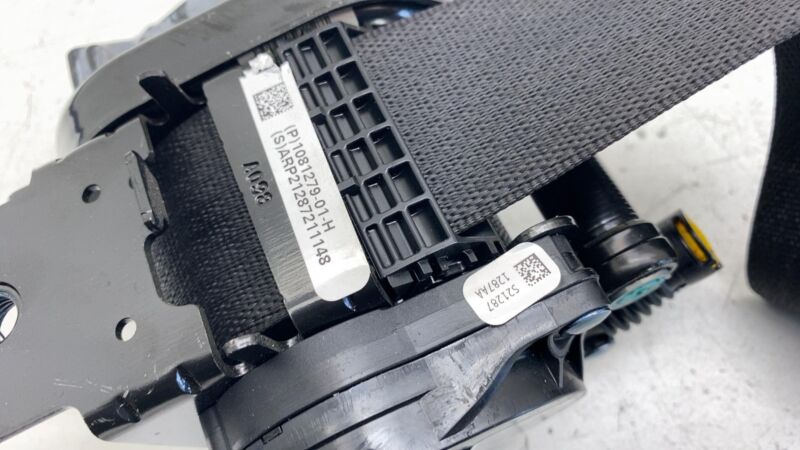 2017-2023 Tesla Model 3 Front Passenger Side 1st Row Seat Belt & Retractor Right