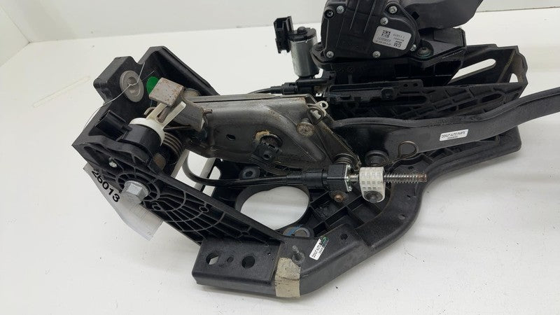 ⭕ 2016 Chevy Silverado 1500 Gas Accelerator and Brake Pedal Assembly 2
