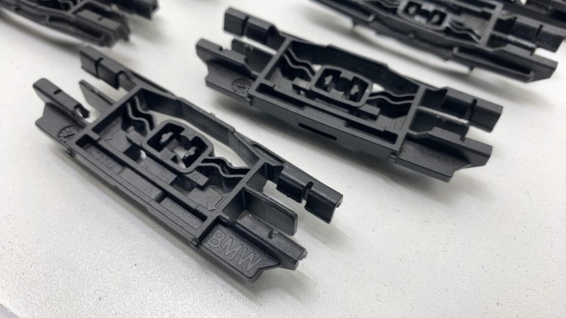 ⭕ 2021 2022 2023 BMW 530e G30 Roof Bar Mounting Clip Molding Fastener