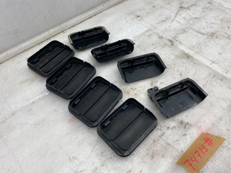 2016-2020 Tesla Model X Rear Quarter Panel Rubber Flap Extractor Air Vent Grille