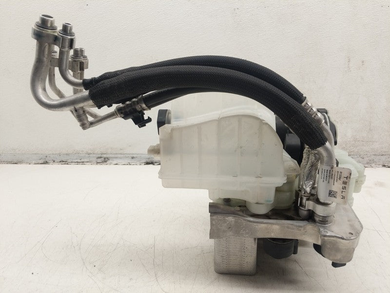 1506859 97 D 20-23 Model Y Supermanifold Refrigerant Chiller + Coolant Reservoir 1549902-00-C