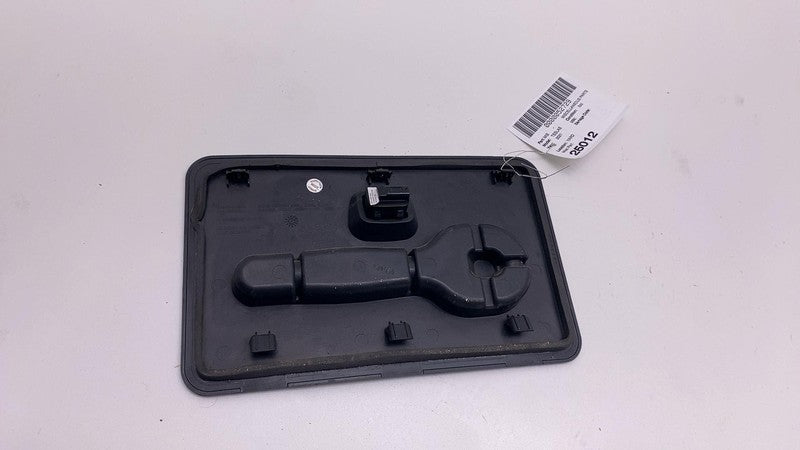 1564256 00 A 2021-2024 Tesla Model S X Front Trunk Luggage Storage Frunk Access Panel Assy