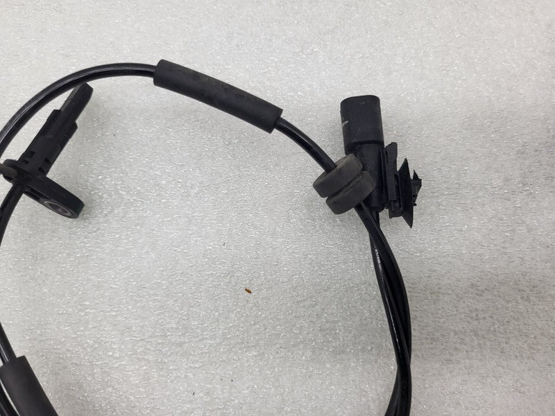 104476100E ⭕17-24 Model 3 Front Left or Right Anti-Lock ABS Wheel Speed Sensor 1044761-00-E