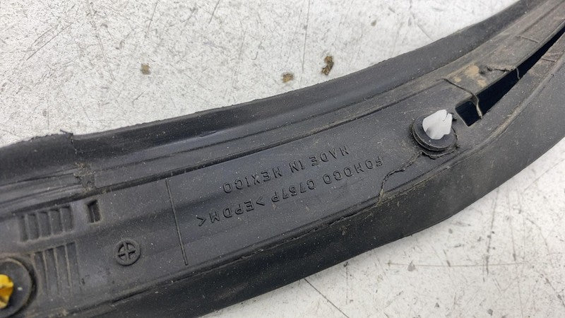 ⭕2018-2021 Lincoln Navigator Rear Driver Side Door Weatherstrip Rubber