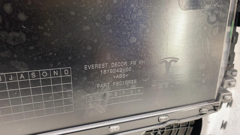 1820423 65 D 2024 2025 Tesla Cybertruck Front Passenger Side Door Trim Panel Card White Right