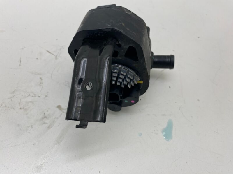 2012-2015 Tesla Model S MS Cooling System Pump Motor Inverter Coolant Assembly