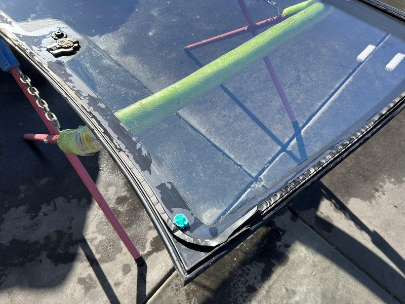 2012-2015 Tesla Model S Windshield Heated Wiper Area (Lower Mount Mirror Type)