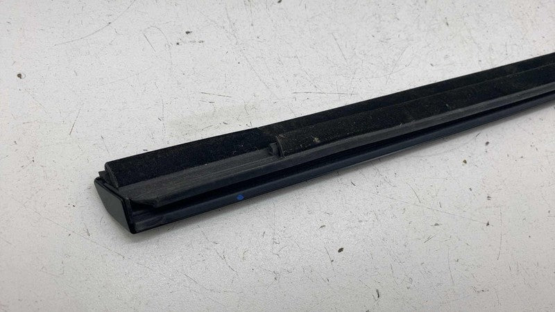 149571200D ⭕20-24 Model Y Front Passenger Door Window Outer Belt Seal Right RH 1495713-00-D
