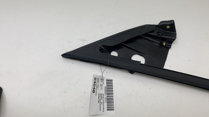 ⭕ 20-24 Model Y Front Right A-Pillar Flag Glass Weatherstrip Seal 1500