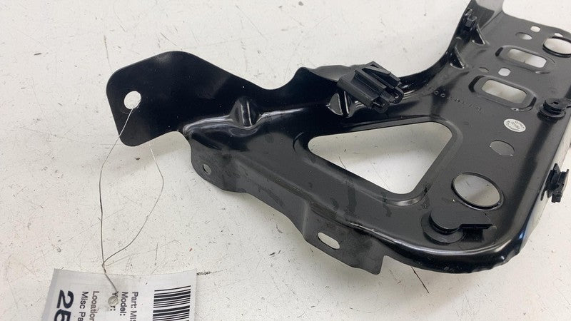 844070033 ⭕ 2025 Chevrolet Silverado 1500 Front Left Wheel Housing Bracket OEM 844070033