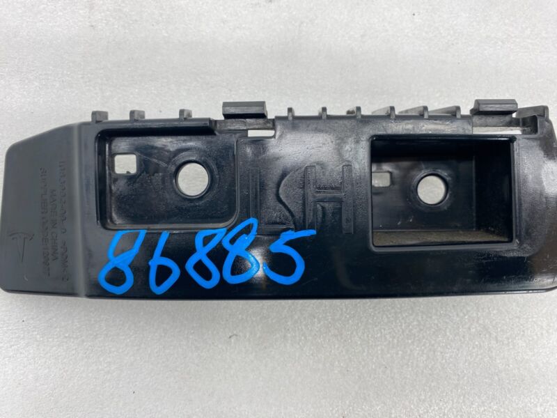 2017-2023 Tesla Model 3 M3 Rear Left Bumper Taillamp Taillight Mount Bracket LH