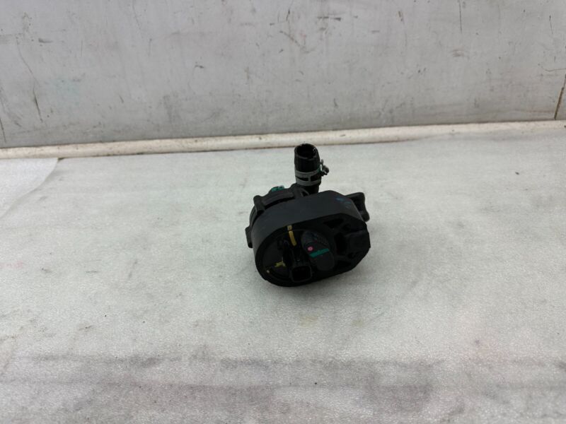 2016-2020 Tesla Model S MS Electric Auxiliary Coolant Water Pump w/ Bracket Assy