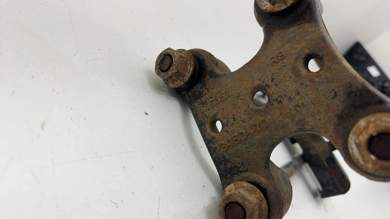 15885530 ⭕ 2014-2019 Silverado 1500 Rear Axle Mounting Hardware Assembly 15885530