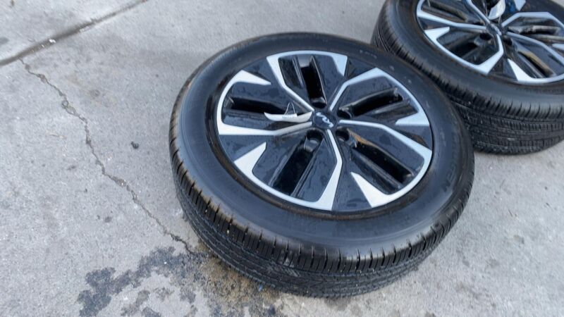 52910CV100 ⭕ 2022-2024 Kia EV6 PAIR of 19" Alloy Wheel Rim 19x7.5J w/ Kumho Tire 235/55 R19