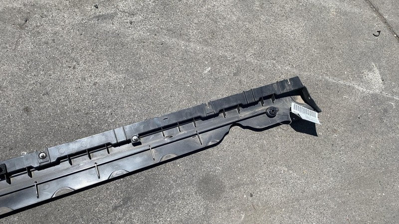 ⭕ 2020-2023 Tesla Model Y Right Skirt Rocker Molding Panel Carrier Bra