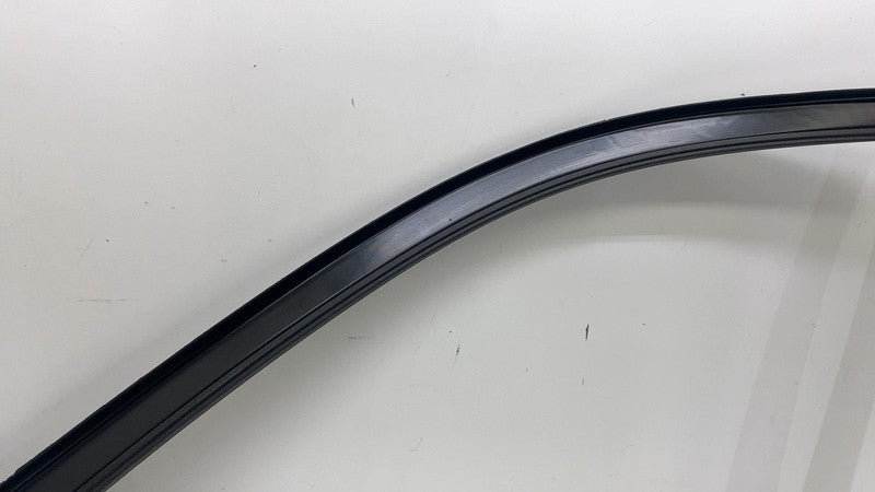 85534274 ⭕19-25 Chevrolet Silverado 1500 Driver Window Garnish Molding Trim Left 85534274