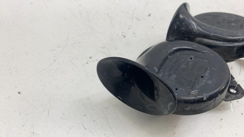 1486943-00-A ⭕ 2017-2023 Tesla Model 3 M3 High + Low Pitch Tone Horn w/ Bracket 1486943-00-A
