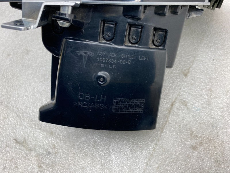 1042772 07 C ⭕2016-2020 Tesla Model X Driver Side Dashboard Air Vent Outlet Left 1042772-07-C