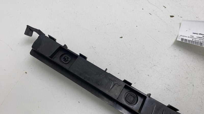 1083990-00-K ⭕ 2017-2023 Model 3 Rear Left Retainer Wing & Tail Light Bracket LH 1083990-00-K