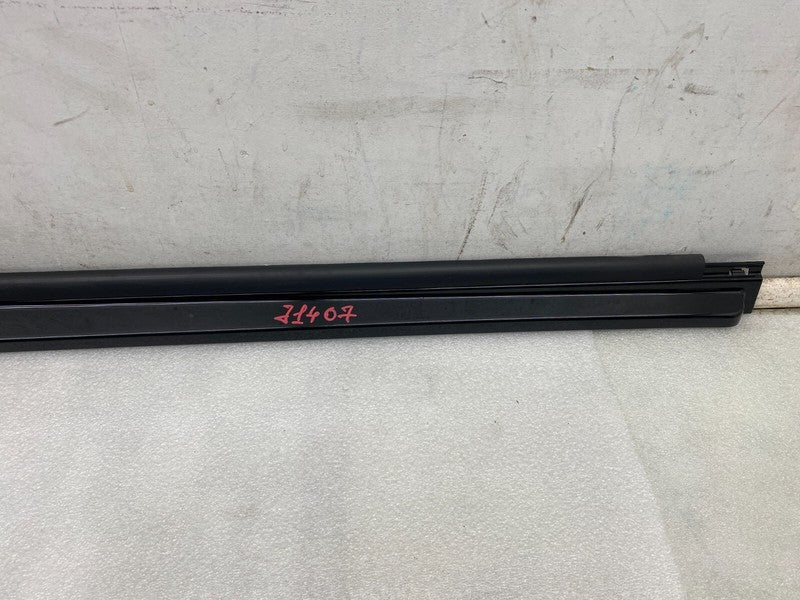 101221700G ⭕12-23 Tesla Model S Passenger Side Skirt Molding Scuff Plate Right 1012217-00-G