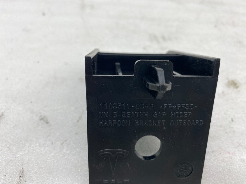 1109511 00 B ⭕ 2016-2020 Tesla Model X MX 5-Seater Gap Hider Harpoon Bracket OEM 1109511-00-B