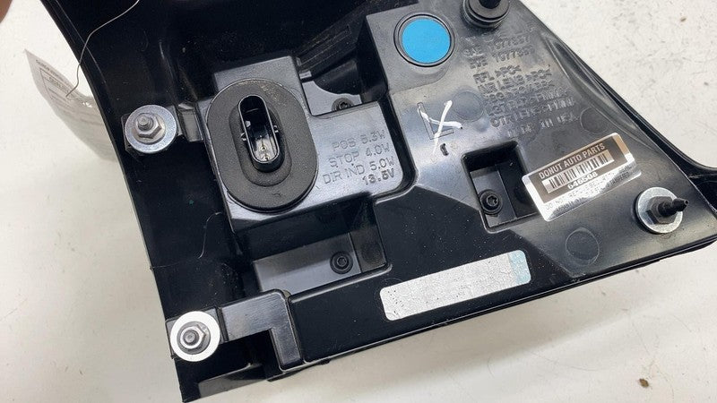 ⭕ 17-22 Model 3 Rear Left Outer Exterior Taillight Tail Lamp 3-Pin Red