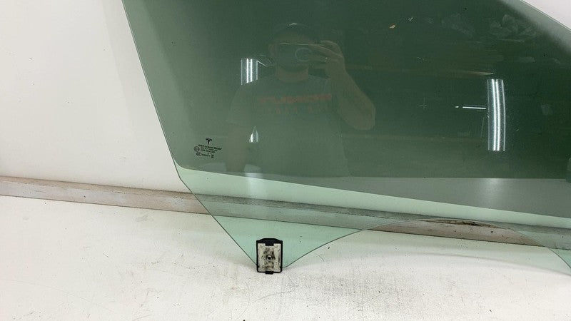 E9 43R-004530 ⭕ 2017-2019 Tesla Model 3 Front Passenger Door Window Glass Right (Single Pane)