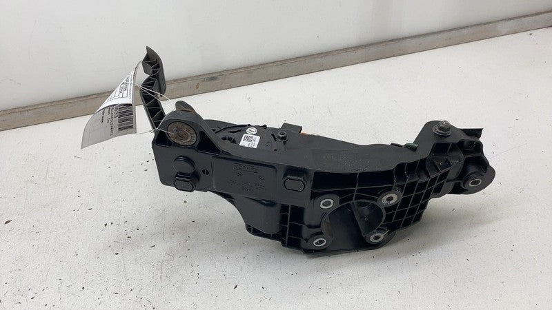 H1729 172946 2013 2014 2015 2016 2017 2018 Ford C-Max Hybrid Brake and Gas Pedal Pad Assembly