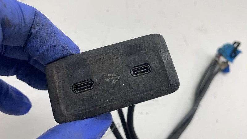 ⭕ 2022 Mercedes-Benz EQS 450+ V297 Multimedia Connection Type C-USB Port Socket