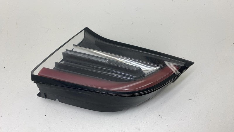 107740200E ⭕ 2017-2023 Model 3 Rear Right Inner Taillight LED Tail Lamp 3-Pin 1077402-00-E