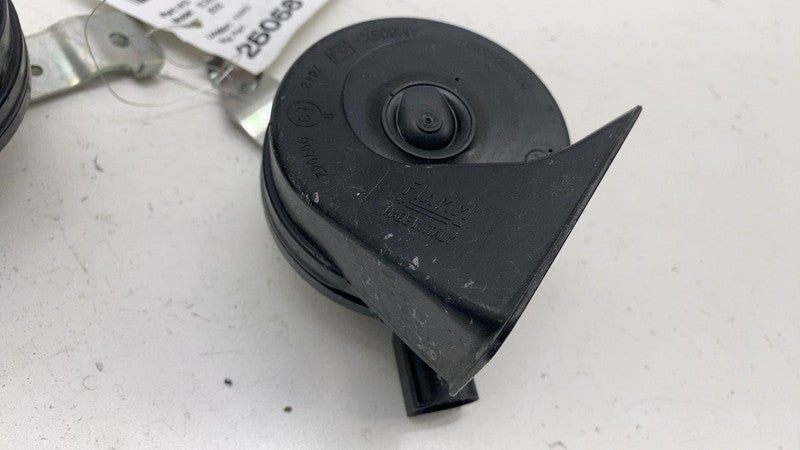 E3 007042 ⭕ 2022-2024 Mercedes-Benz EQS 450+ V297 FIAMM High & Low Pitch Tone Horn Signal