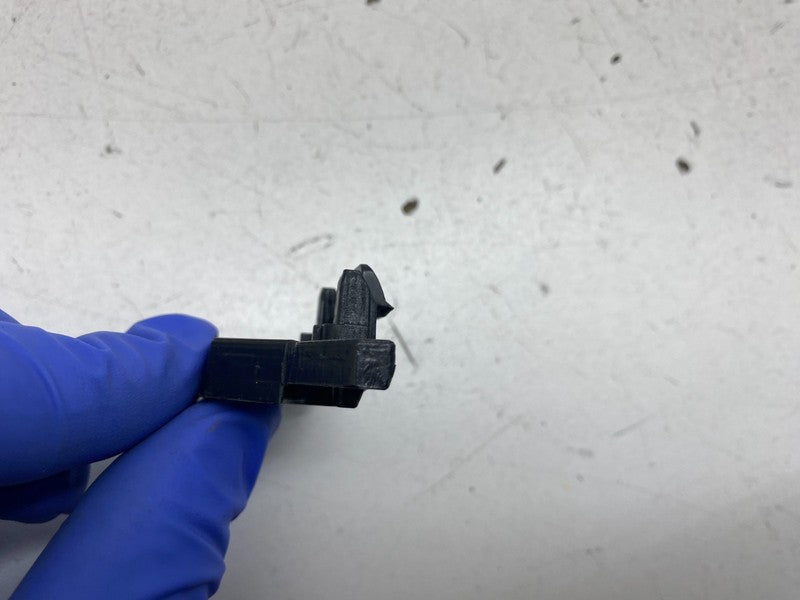 1734300 00 H ⭕ 24-26 Tesla Model 3 Front Center Bumper to Fender Bracket Right 1734300-00-H