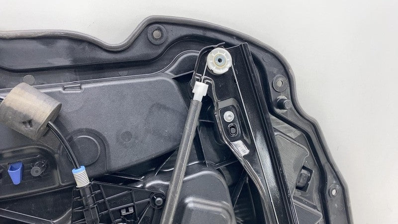 ⭕ 17-24 Chrysler Pacifica Front Passenger Door Window Regulator w/ Carrier Right