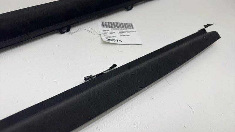 105154706C ⭕16-23 Model X Rear Left & Right Falcon Door Gap Hider 1051547-06-C/1051556-06-C