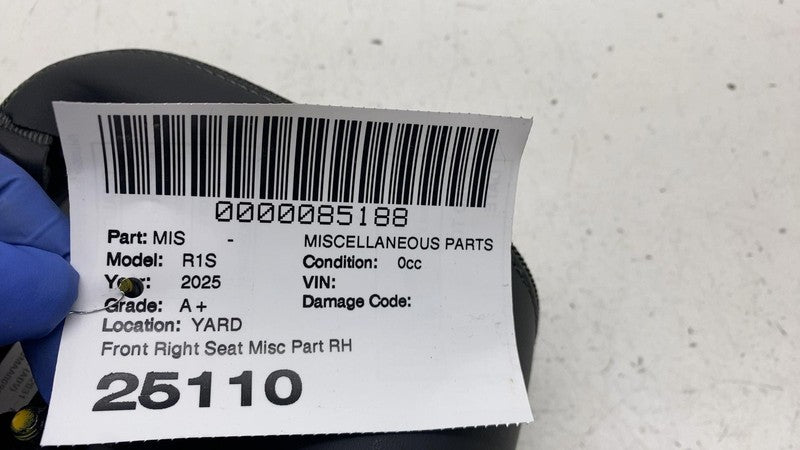 PT00042031E ⭕2022-2025 Rivian R1S Front Passenger Seat Headrest Head Rest Right PT00042031-E