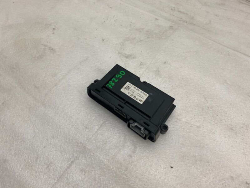 1007618 00 C 2012-2020 Tesla Model S X Parking Brake & Trunk Liftgate Control Module Assembly