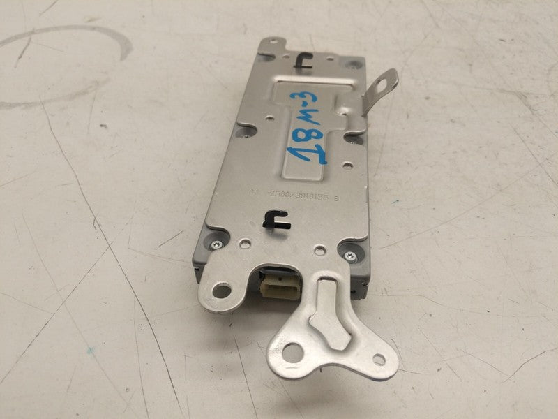 1079749-00-D ⭕ 17-22 Model 3 M3 Harman Becker HBZ502 Radio FM/HD Receiver Module 1079749-00-D