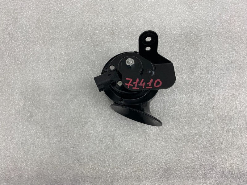 E1 0020046 ⭕ 2012-2020 Tesla Model S MS Seger High Pitch Tone Horn 12V 510 Hertz w/ Bracket