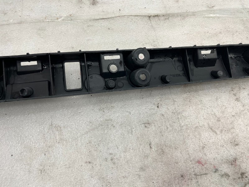 104669000B ⭕ 16-23 Model X Driver Side Rocker Carrier Panel Trim Bracket Left 1046690-00-B