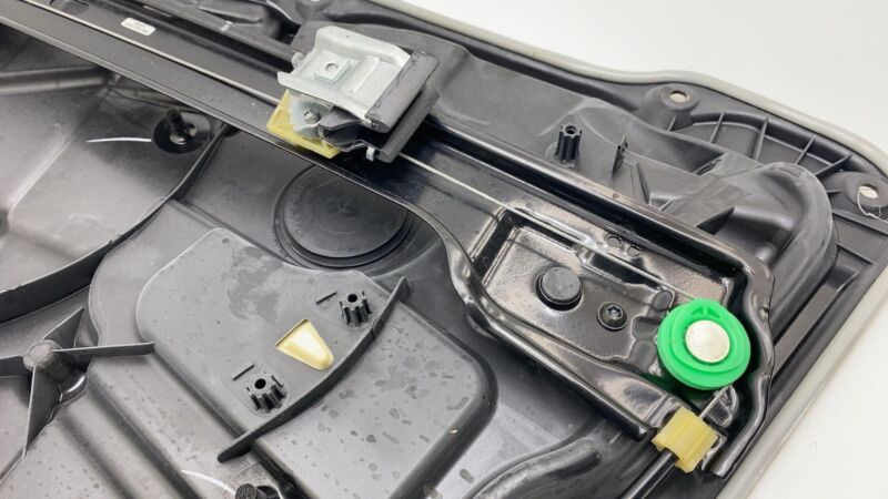 A1669000618 2016-2019 Mercedes-Benz GLE350 Front Right Door Window Regulator & Motor RH Assy