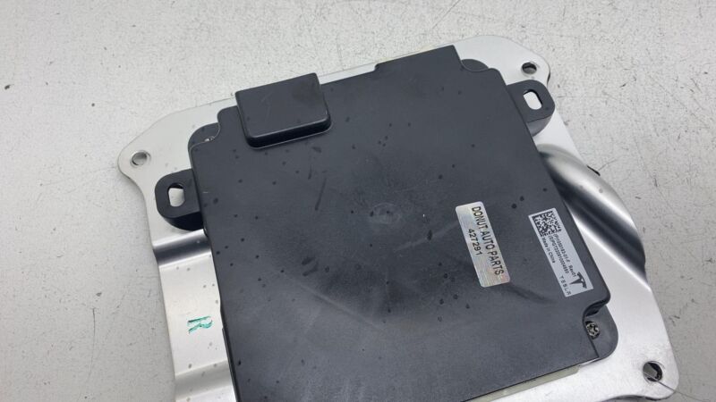 105018301F ⭕ 2016-2023 Tesla Model X Front Passenger Door Control Module Right 1050183-01-F