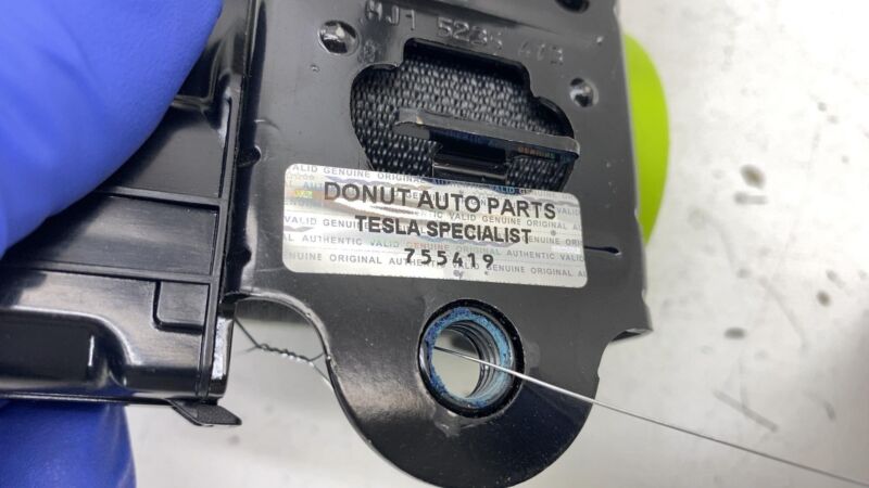 1089186-05-A 16-20 Model X Rear 2nd Row Seat Left or Right Seat Belt & Retractor 1089186-05-A