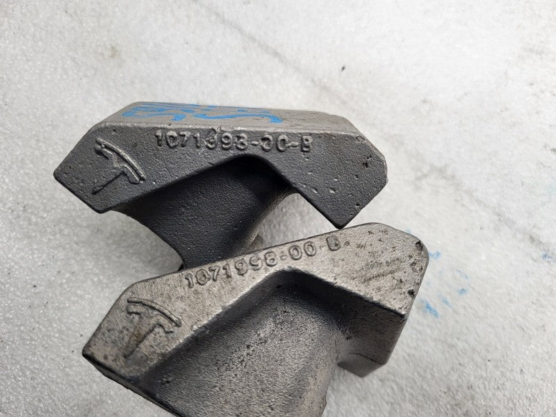 1071998 00 B 16-20 Model X SET of Rear Engine Drive Motor Support Bracket Damper 1071998-00-B